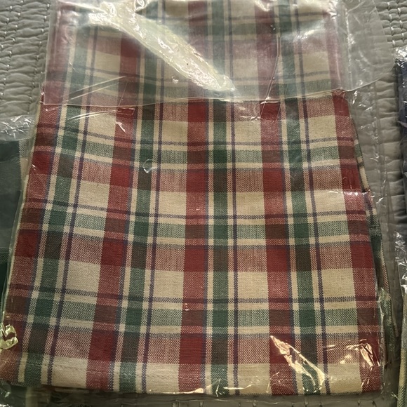 Park Imports Curtain Bundle 2 Valances & 2 Pairs of Tiers. - Picture 13 of 16